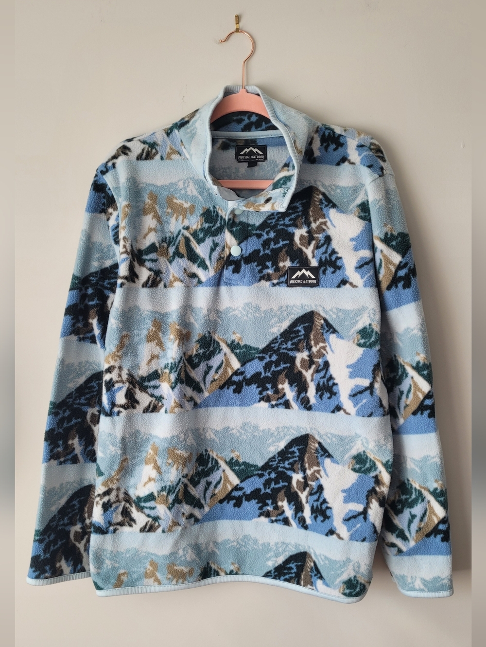 Massive Outdoor Mountain Fleeve